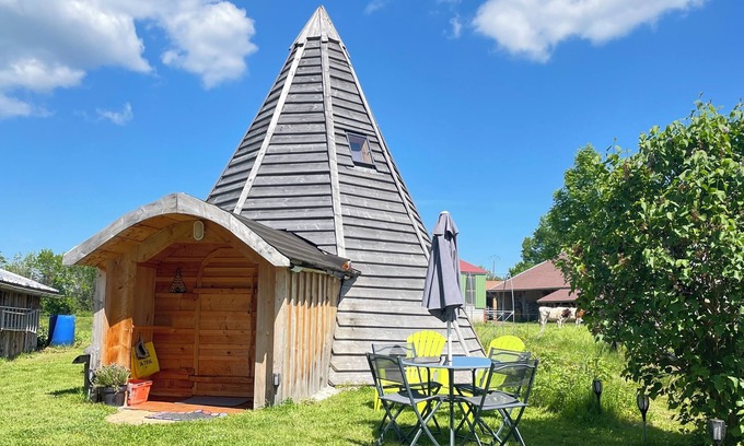 Plenisette Chalet De Ski | Wooden tepee with all comforts, calm and nature, close to our horses.