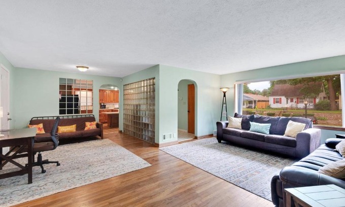 South Bend Maison | Quiet Comfy 2 BR Home In South Bend, Minutes From Notre Dame! Pet Friendly! home