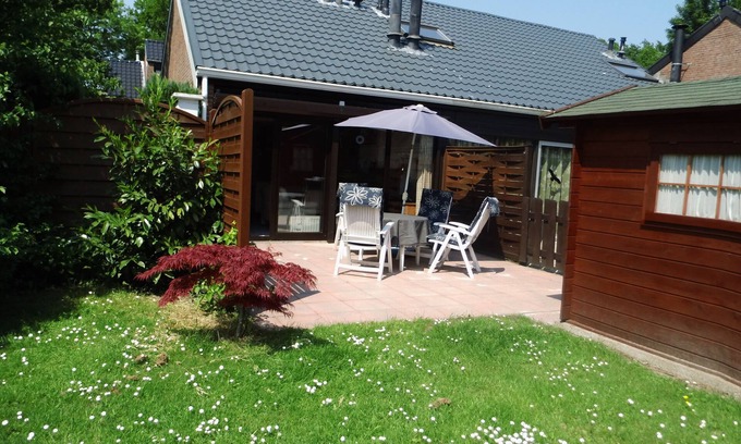 Bruinisse Maison | Maison d'angle calme avec verdure, proche de la plage, WiFi gratuit,