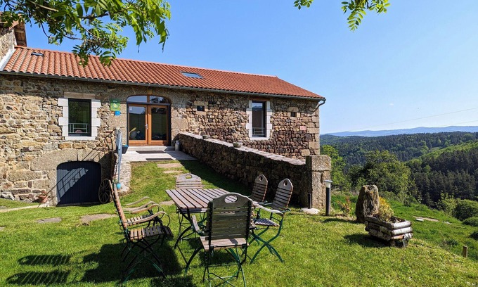 Saint-Prejet-d'Allier Cottage | Gîte au calme avec équipements PMR, parking, animal accepté