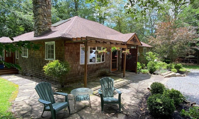 Eagles Mere Cottage | Cottage calme dans le village historique au bord du lac