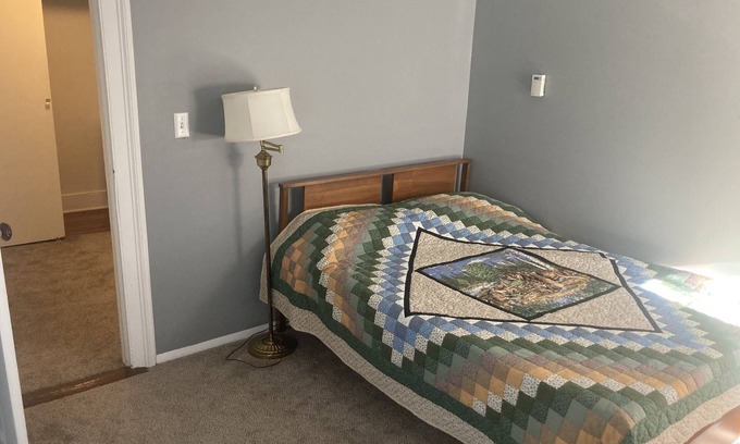 Newark Autre | Quiet Country Apartment on a dead end road!