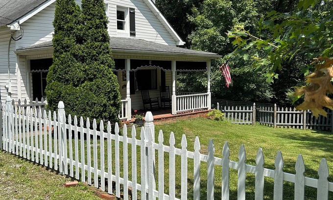 Pea Ridge Maison | Quiet Country Charmer