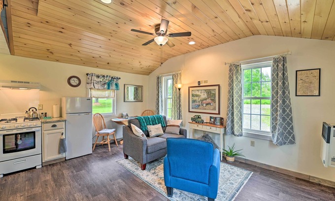West Edmeston Cabine | Quiet Country Escape: Fire Pit, Fish On-Site!
