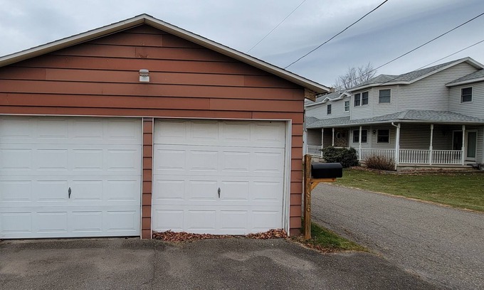 Barnesville Maison | Quiet Country Home with Garage