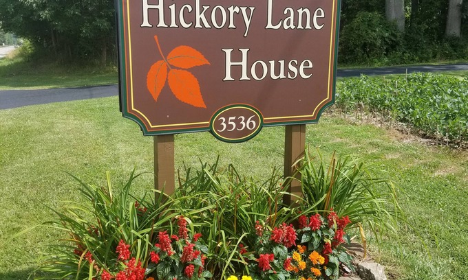 New Castle Maison | Quiet country setting with walking trails and small lake