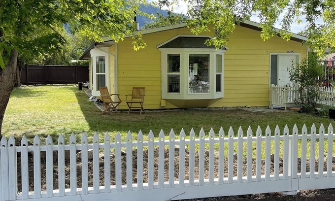 Okanagan-Similkameen Maison | Quiet, cozy, 3-bedroom house, minutes away from Lake and wineries. Pet-friendly!