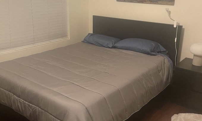 Foothills Maison | Quiet Cozy Two Bedroom Townhome in Henderson Nevada .