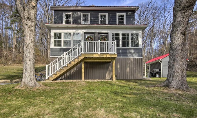 James Creek Maison | Quiet Escape with Hot Tub, 5 Miles to Raystown Lake!