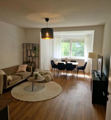 Neuhausen - Nymphenburg Appartement | Quiet Family Apartment - 10 min to Center & Oktoberfest - Free Parking - near Nymphenburg Palace & Botanical garden