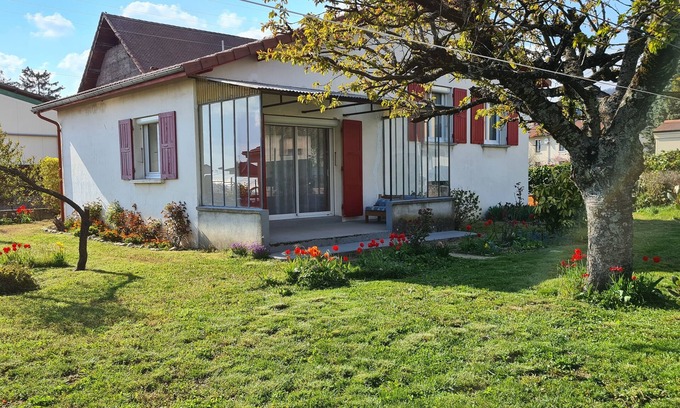 Le Grand-Lemps Maison | Maison calme et fleurie à la campagne, bien située, accès facile