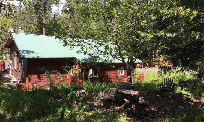 Medford Cottage | Forest Retreat calme près de Ashland, Medford, et Jacksonville. Kid & Dog Friendly
