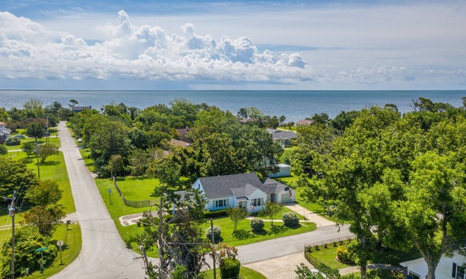 Marshallberg Maison | Quiet getaway to a small, safe and peaceful coastal town: 120/night