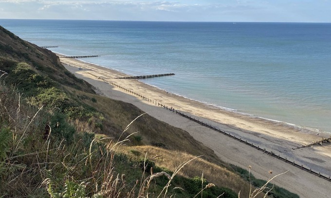 Aldborough Chalet De Ski | Quiet holiday park on North Norfolk Coast. 5 minute walk to dog friendly beach.