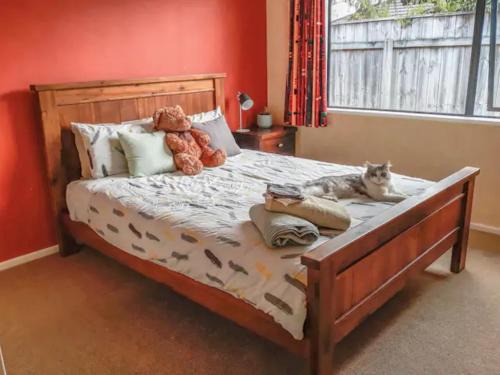 Paraparaumu Beach Maison | Quiet homestay, private room with own bathroom