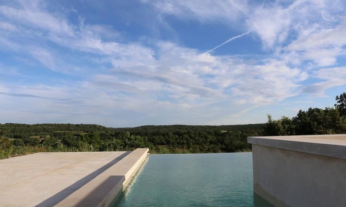 Lussan Maison | Maison calme,4ch/7pers, avec piscine à débordement