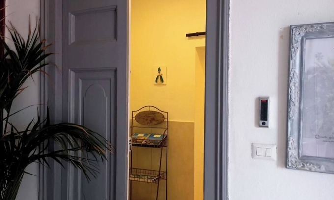 Posillipo Maison | Quiet house a stone's throw from the sea at Posillipo with 5 beds and two bathrooms.