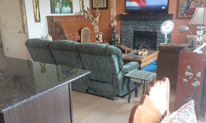 Cochrane Maison | Quiet house and neighborhood well located 25 minutes from Calgary.