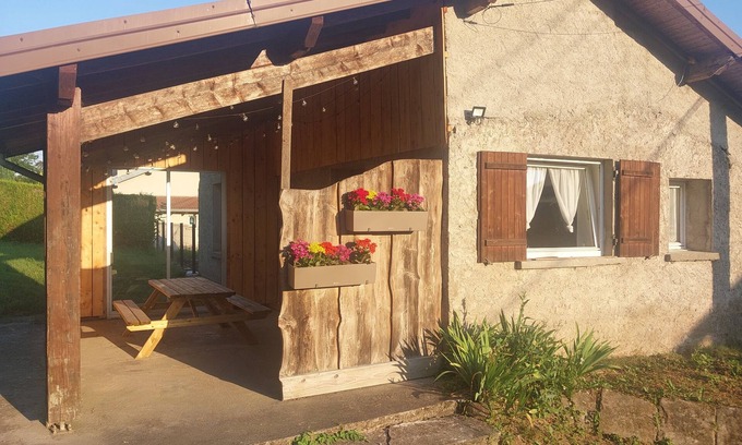 Xertigny Maison | Quiet house for 4 people, games area, private bowling green, table tennis.