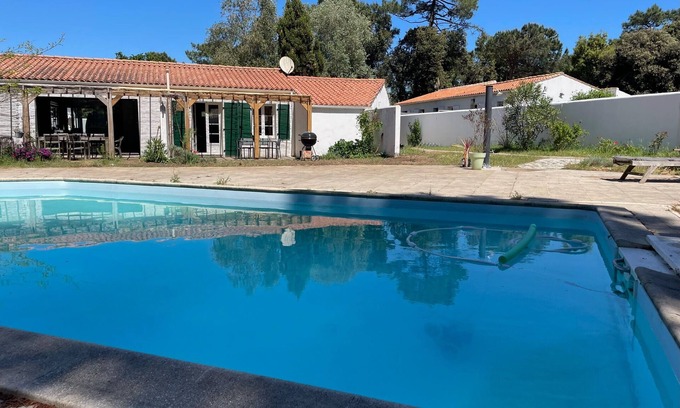 Sainte-Marie-de-Re Maison | Quiet house with private pool, under the pines - Ile de Ré