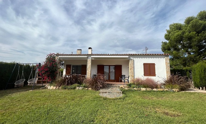 Calonge Maison | Quiet house with large garden near the beach ideal for families.