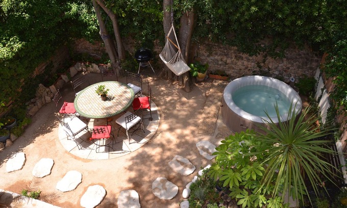 Aiguelongue Maison | Maison calme avec jardin ombrage et jacuzzi