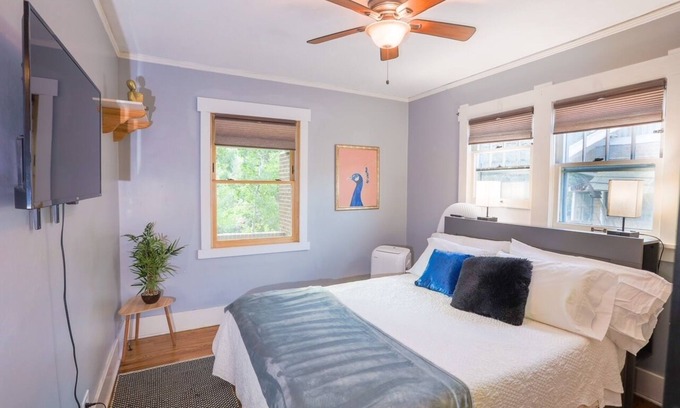 Hale Maison | Stylish Bungalow Near Restaurants, Hospitals, a Prime Spot!