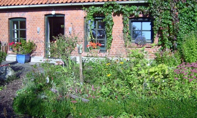 Wichmannsburg Maison | quiet location, romantic garden, generously furnished, lots of space for 2