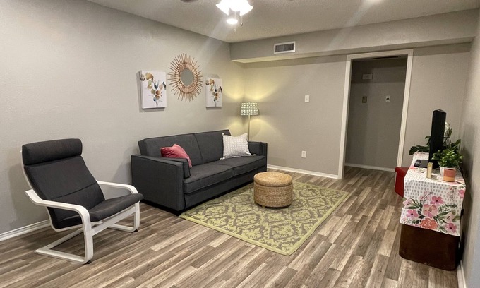 Northeast Dallas Copropriété | Quiet M Streets Condo w/ King Bed 2mins from Santa Fe Trail