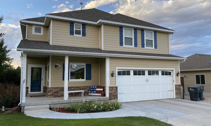 Lapoint Maison | Quiet, modern 1 BR basement, relaxing, movie theater