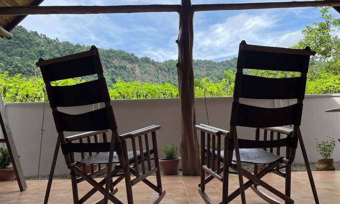 Baru Maison | Quiet Mountain Home, 20-minute drive to Playa Dominical