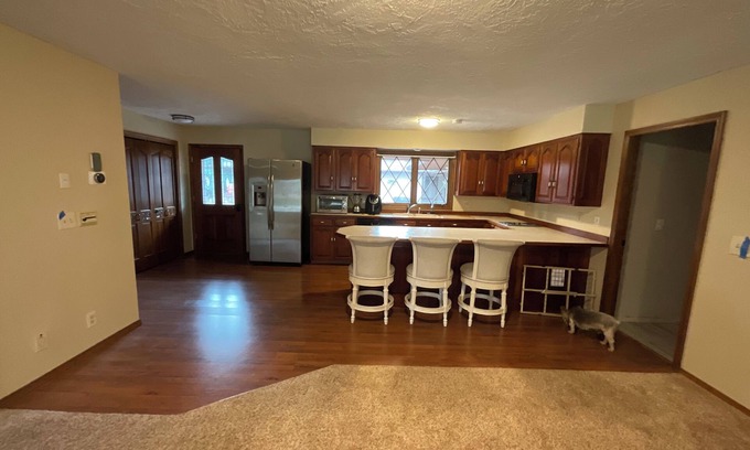 Bone Appartement | Quiet oversized 1 bedroom apartment in the Countryside. Close to National Parks.