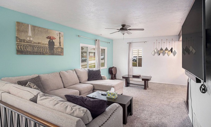 North Central Omaha Maison | Quiet Parkside Home with Gym & Dedicated Office. Central Location.