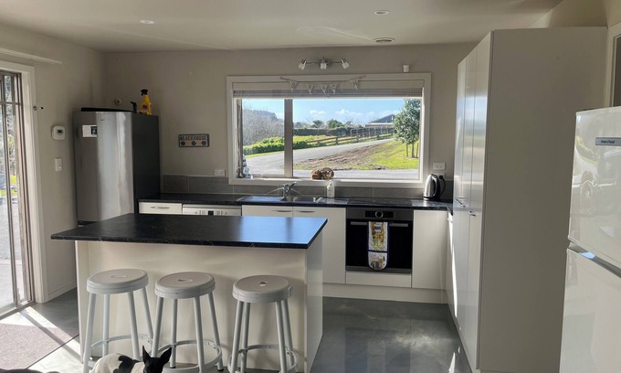 Kawhia Maison | Quiet private bush out look but right in town. Perfect for boaties
