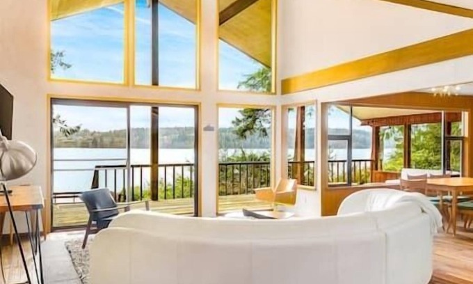 Freeland Maison | Quiet, private & peaceful beach house