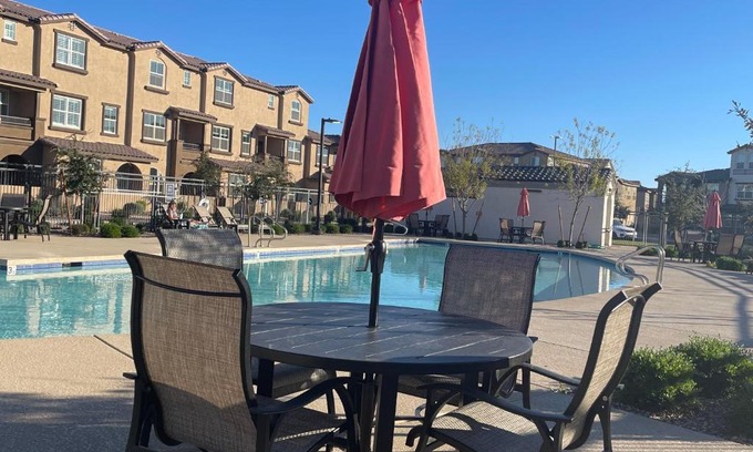 Chandler Maison | Quiet Private Room with Walk-in Closet, Pool, Grill