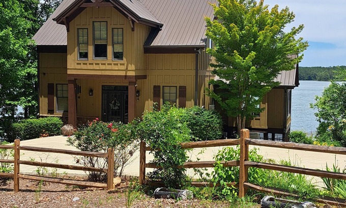 Wedowee Maison | Quiet Reflections Spacious 5-BR house with Outstanding Views, Hot Tub Sleeps 14
