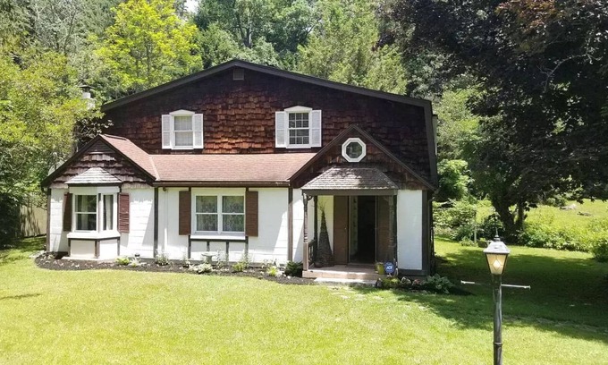Redstar Maison | Quiet & Relaxing 3BR Cottage Near New River Gorge