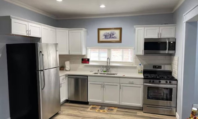Calumet Heights Maison | Quiet, relaxing 4 bed, 2 bath, 10 mins to Lake Michigan