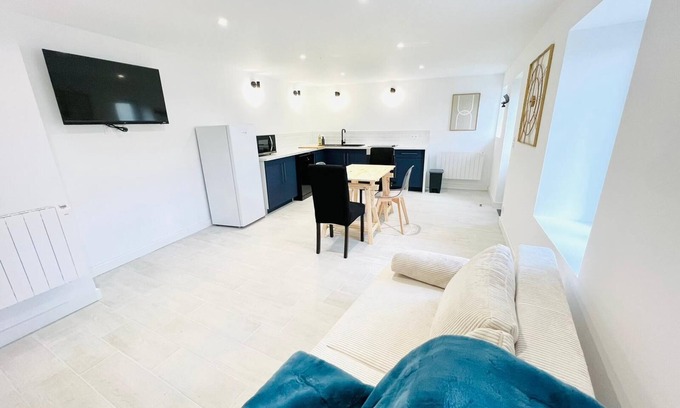 Civaux Maison | ✨ Quiet renovated house - on the heights of Civaux ✨