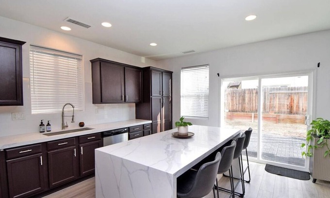 Reno Maison | Quiet, residential South Reno rental- 3 minutes to Cyan Park, 20 to Mt Rose