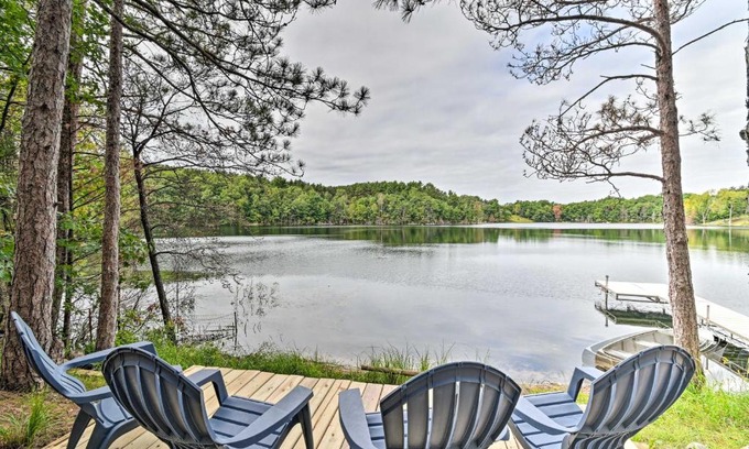 Wautoma Maison | Quiet Retreat on Lake with Kayaks, Boats and Bikes!