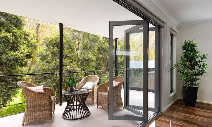 Spring Gully Maison | Quiet Retreat surrounded by parkland walking and riding trails.