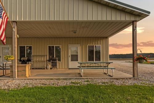 Burt County Maison | Quiet Riverfront Cabin with Boat Slip Family Friendly Stay in Decatur Nebraska Sleeps 9
