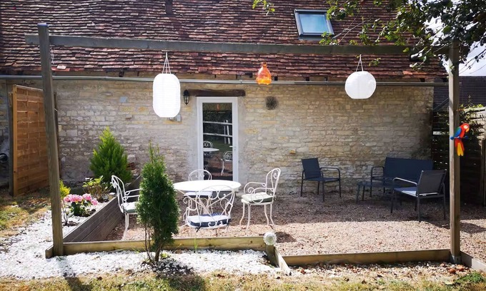 Meunet-Planches Cottage | Maison berrichonne au calme avec jardin et cheminée près de Châteauroux