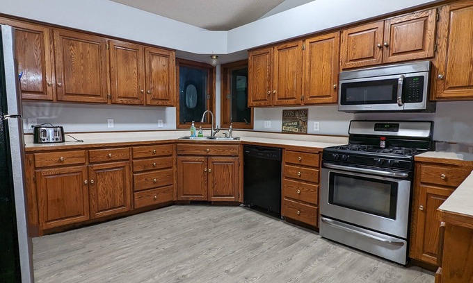 Faribault Maison | Quiet & Secluded w/Woods and Wildlife, Sleeps 11+, 1mi from Cedar Lake Boat Ramp