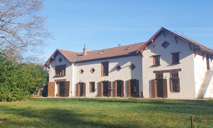 Peronnas Appartement | Appartement au calme, spacieux et confortable (6 couchages).