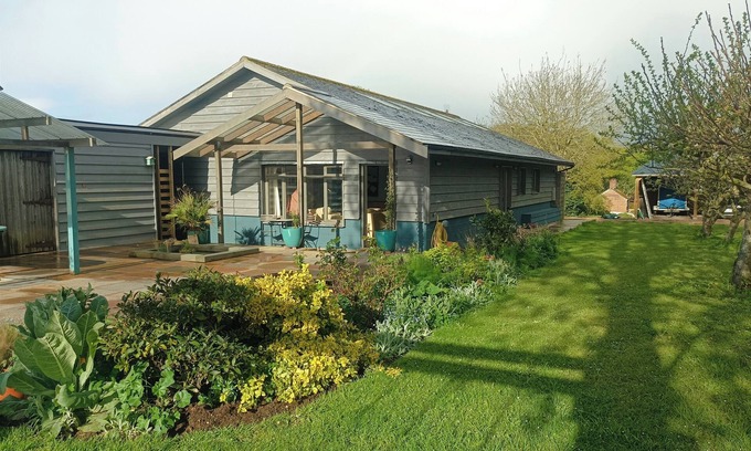 Norwich Maison | Quiet spacious open plan studio bungalow in the heart of Norfolk countryside.