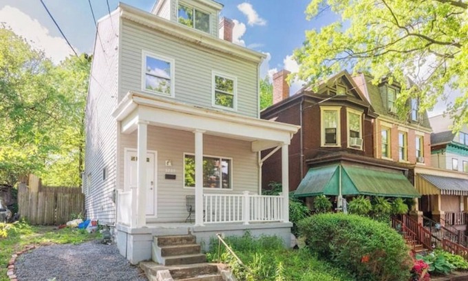 Brighton Heights Maison | Quiet Street/Minutes to Stadiums
