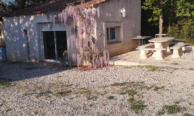 Trets Maison | Studio calme dans la campagne